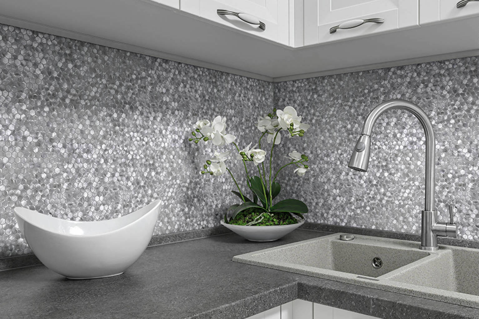 Medium Hexagon Silver Aluminum Mosaic  | Aromaz Home