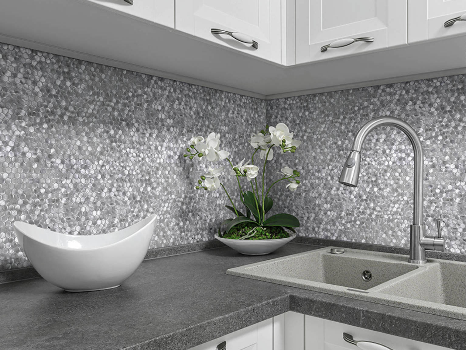 Medium Hexagon Silver Aluminum Mosaic  | Aromaz Home