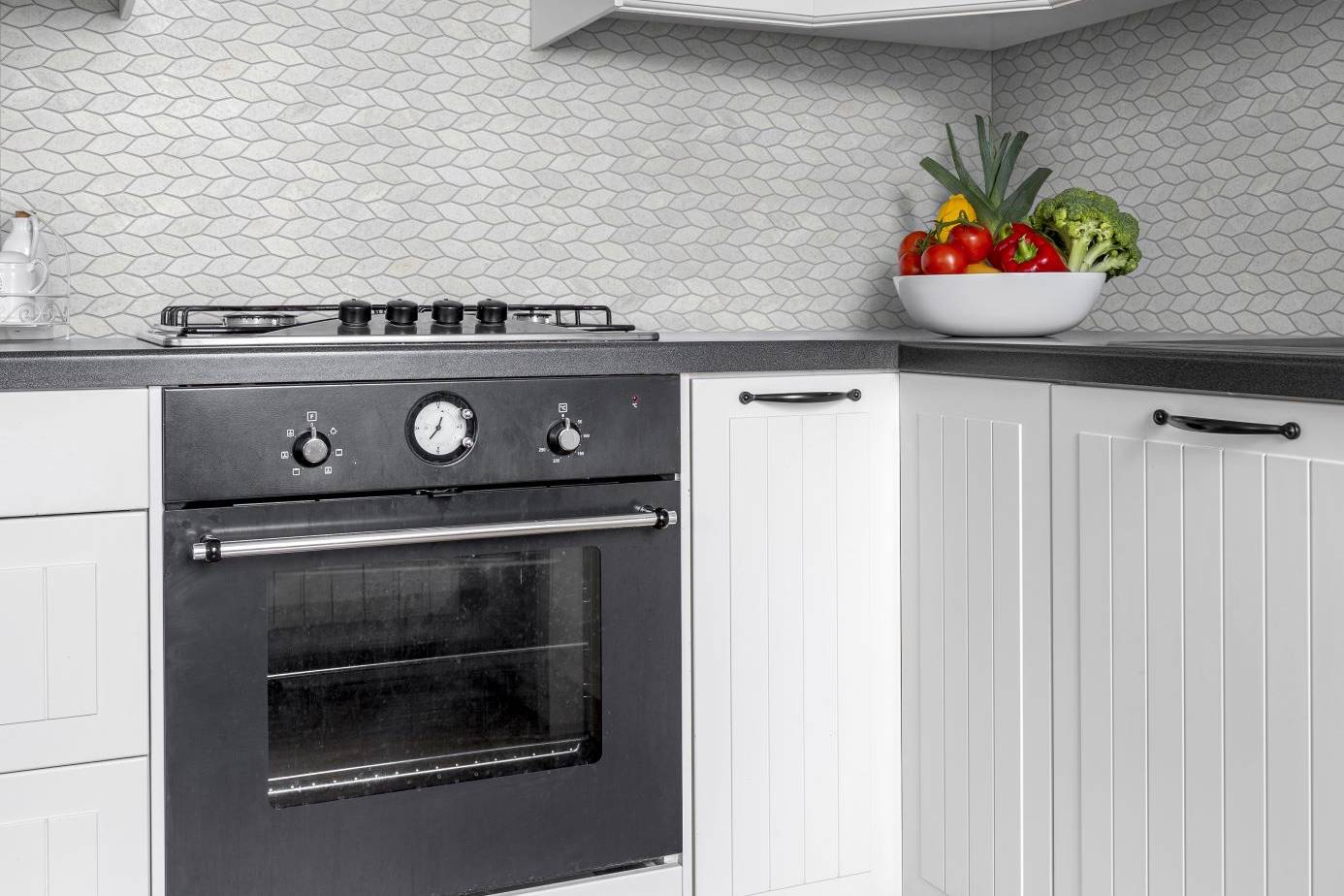 Elongated Hexagon White | Aromaz Home